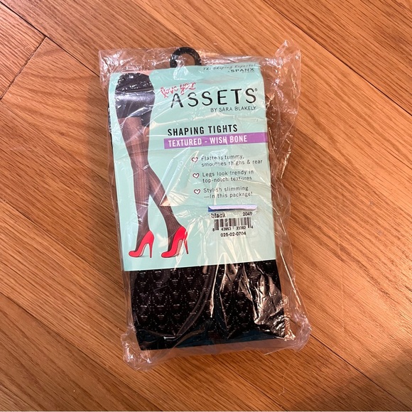 NWT SPANX Love Your Assets Shaping Tights - Textured Wishbone (Size 4) - Picture 2 of 4